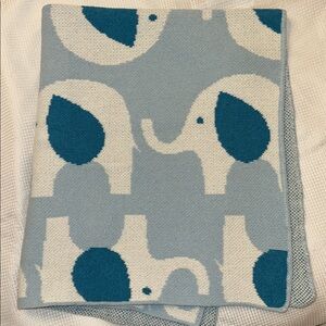 In 2 Green CRIB BLANKET BABY BLANKET ELEPHANTS BLUE EUC